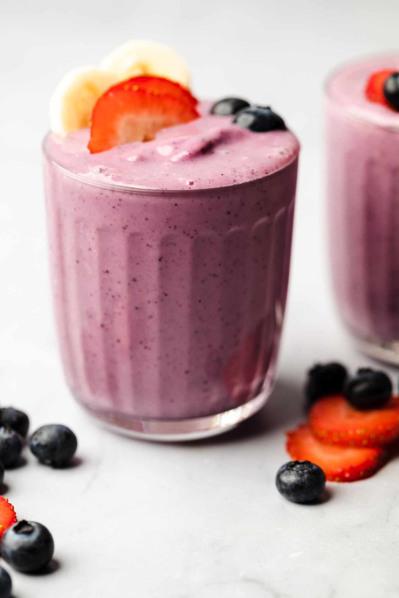 strawberry-blueberry-smoothie-the-mindful-hapa