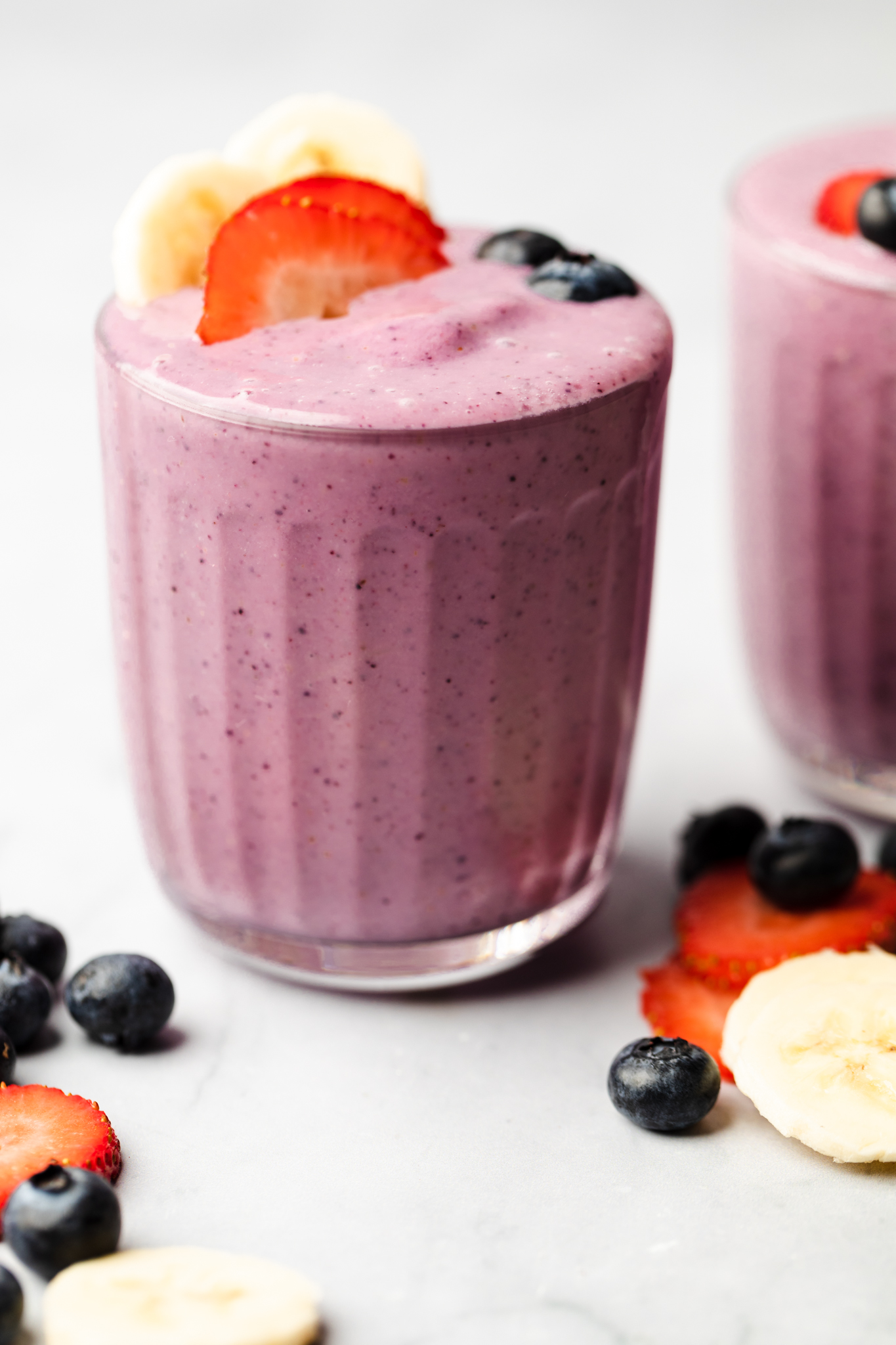 Strawberry Blueberry Smoothie - The Mindful Hapa
