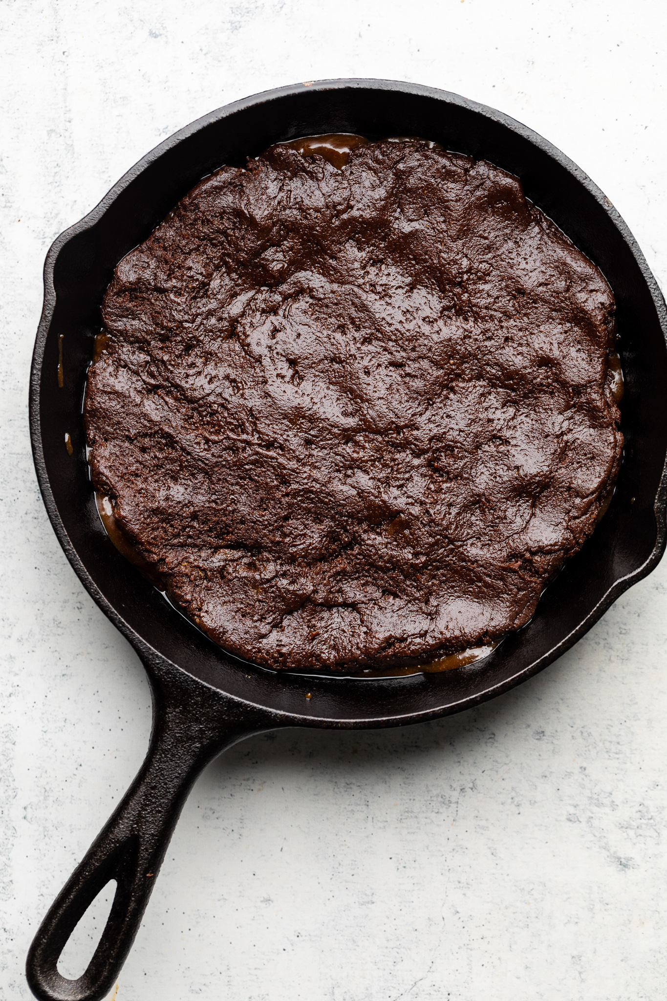 Half Brownie and Half Cookie, Includes Cast Iron Skillet